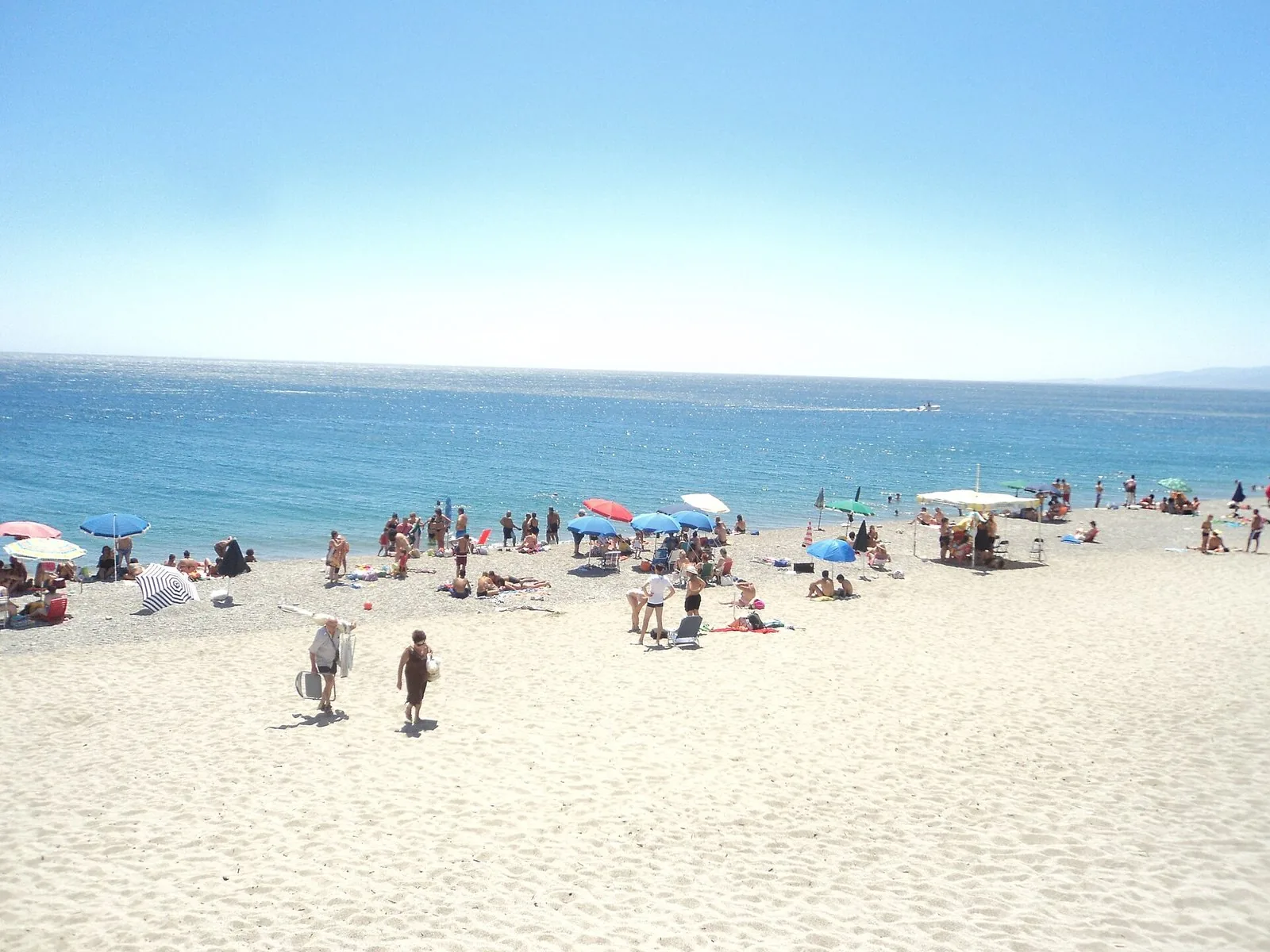La spiaggia di Catanzaro Lido in una giornata d'estate